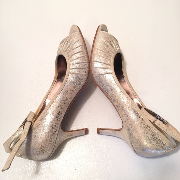 Crackled Silver Pumps by Chinese Laundry - Picture 2 of 4